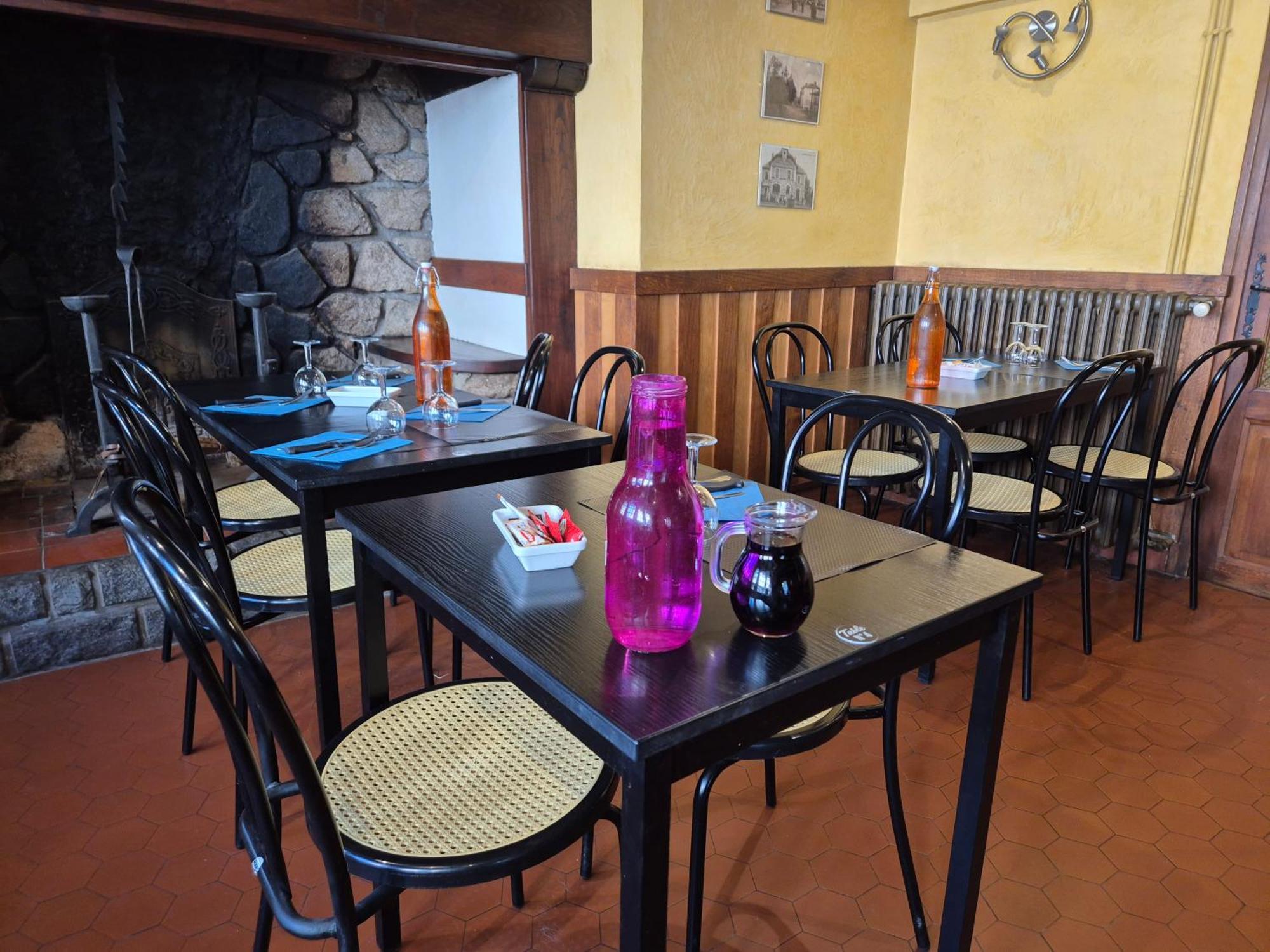 Logis Hotel Restaurant L'Oustal Нав Экстерьер фото