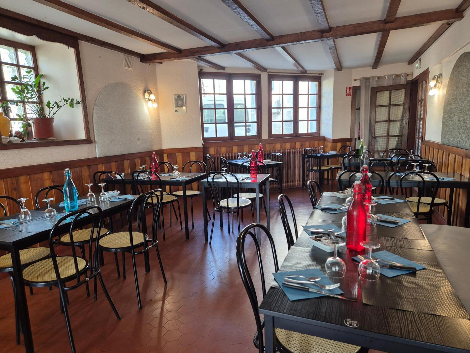 Logis Hotel Restaurant L'Oustal Нав Экстерьер фото