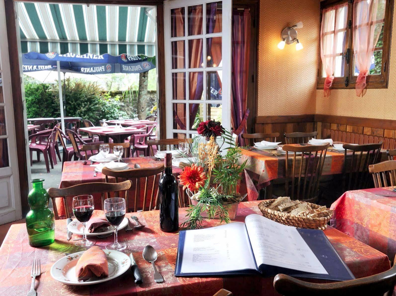 Logis Hotel Restaurant L'Oustal Нав Экстерьер фото
